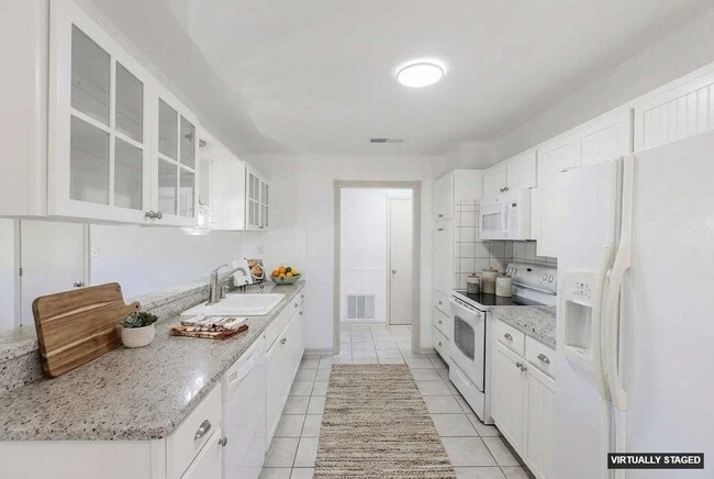 Building Photo - 142 Lake Shore Dr