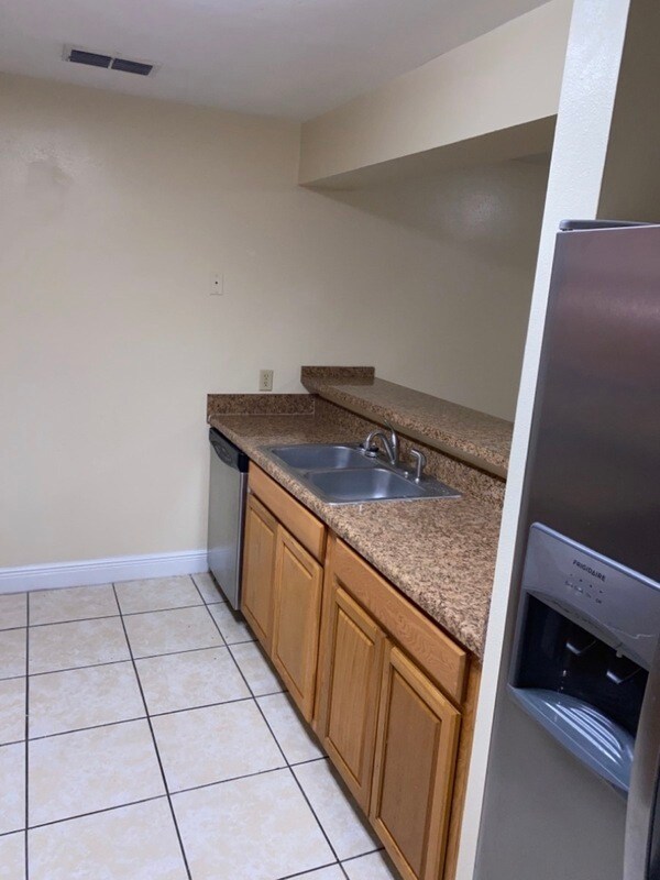 Building Photo - 479 Prestwick Pl