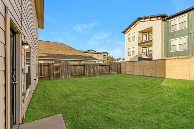 Building Photo - 5534 Plantation Forest Dr
