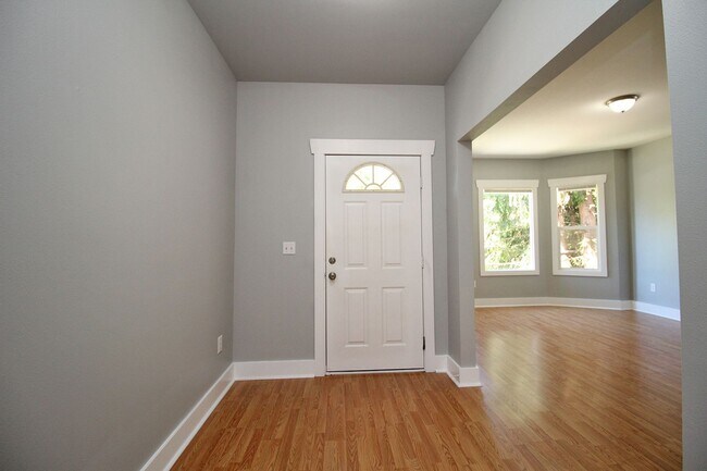 Foto del edificio - 4030-4030 NE Garfield Ave.