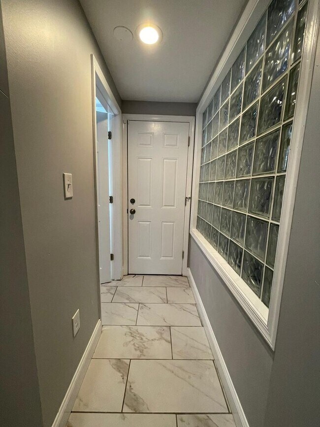 Building Photo - New 1 beds/1.5 bath + DEN in Baltimore City
