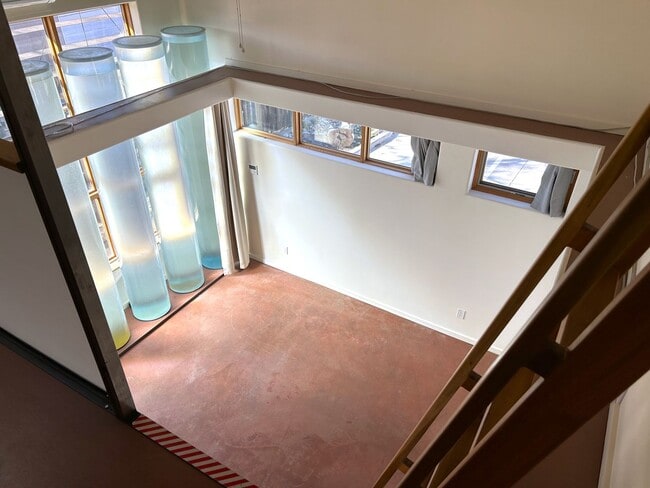 Building Photo - 209 Cornell Dr SE