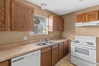 Building Photo - 2200 Peach Ave