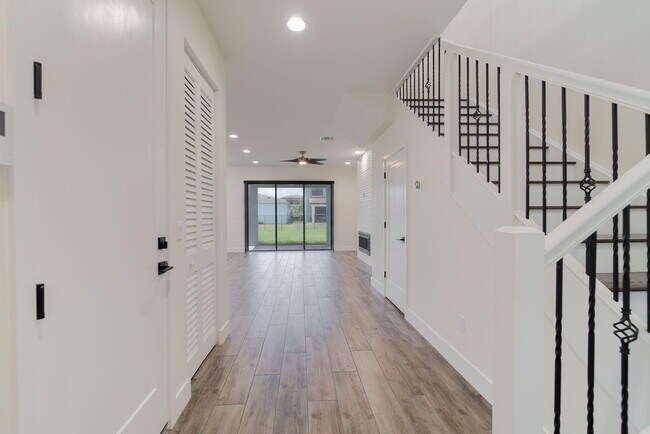 Building Photo - 5447 Starfish Rd