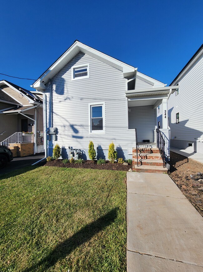 Building Photo - 344 Miltonia St