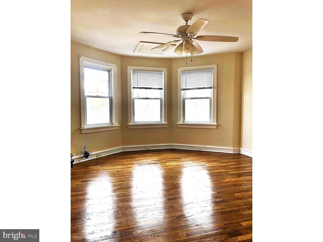 Primary Photo - 1208 Maple St