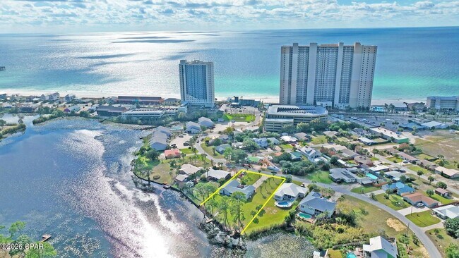 Foto del edificio - 263 Lullwater Dr