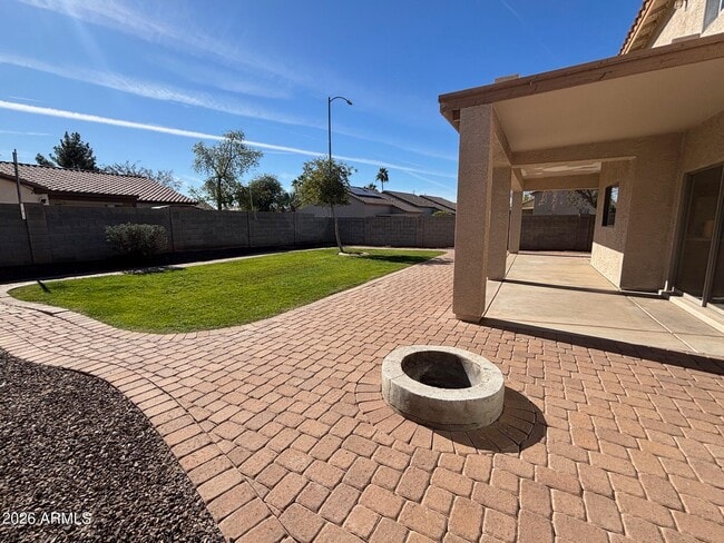 Building Photo - 12849 W Weldon Ave