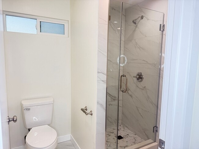 Foto del edificio - 18332 Elaine Ave