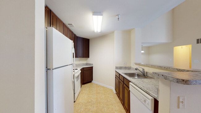 Interior Photo - 20 Lambourne