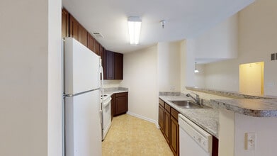 Interior Photo - 20 Lambourne