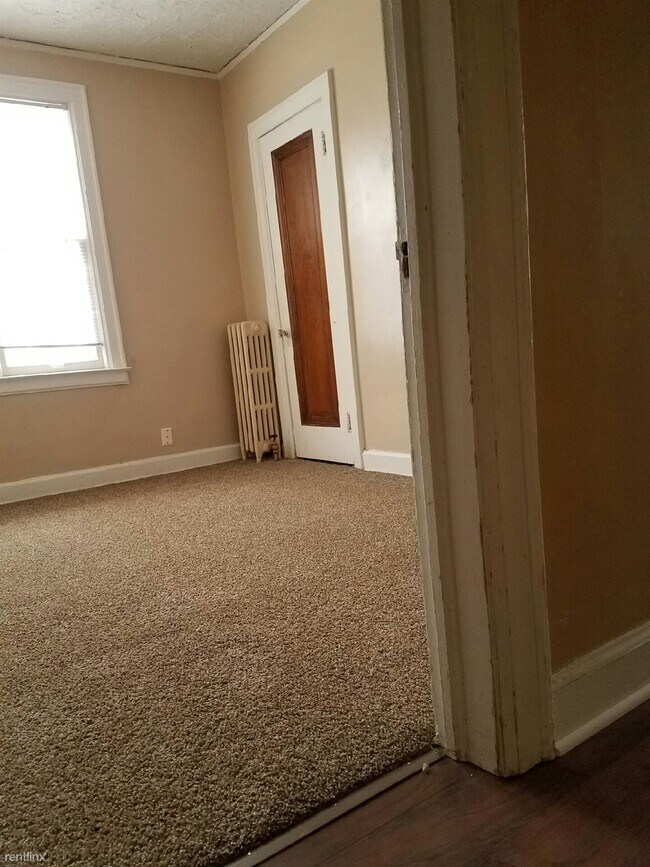 Building Photo - 2 br, 1 bath  - 92 Walnut St Unit 2 west