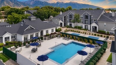RESORT STYLE POOL | PRESTON HOLLOW - Preston Hollow