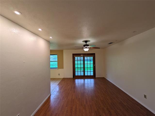 Foto del edificio - 715 Lakeside Dr