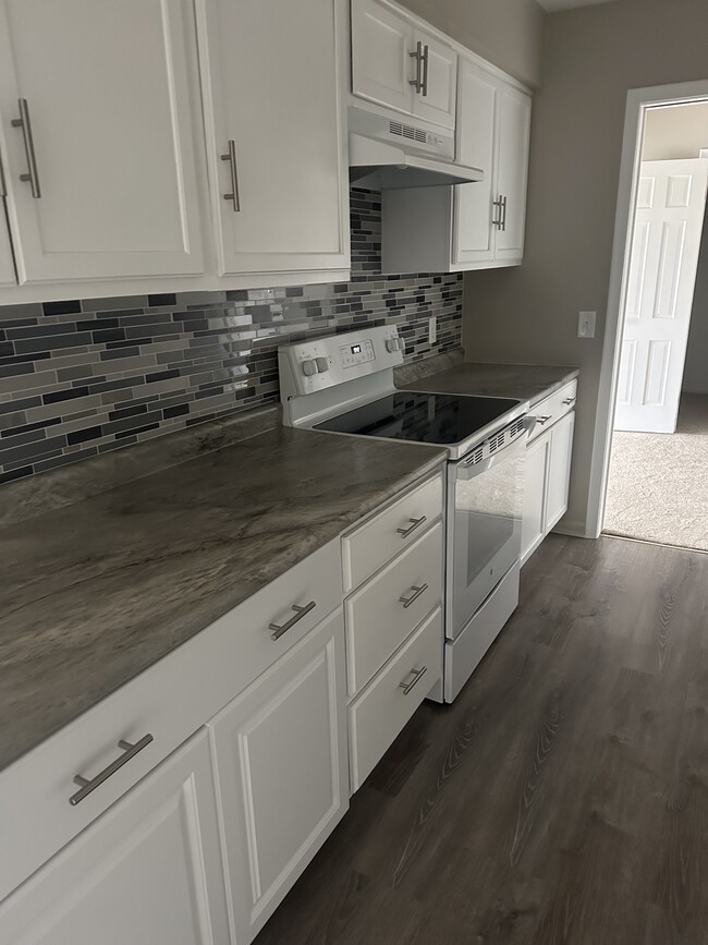 Building Photo - 5325 Territorial Rd