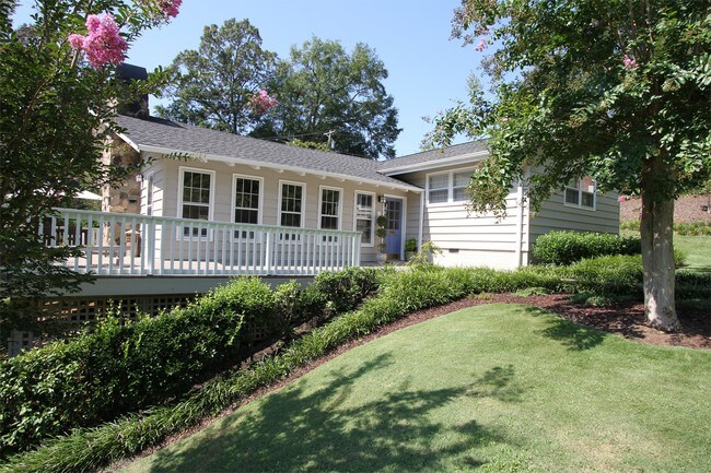Building Photo - 220 Emory Rd