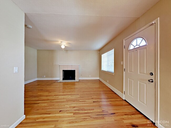Building Photo - 5040 Whittier Dr