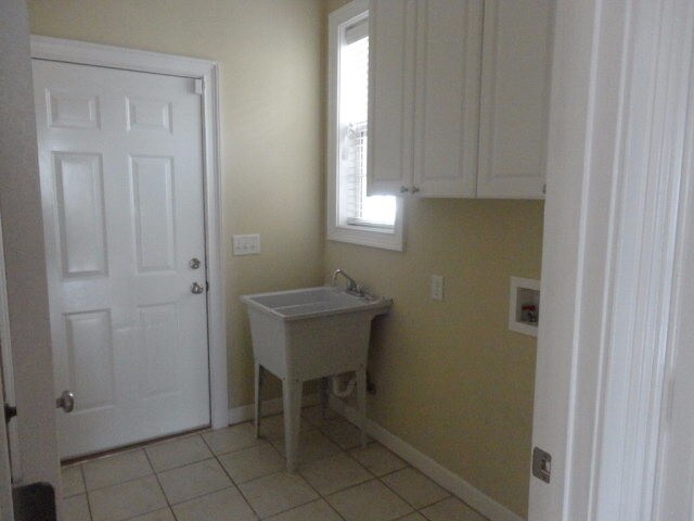 Building Photo - 2290 Beach Forest Dr
