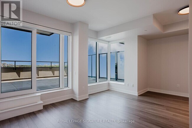 Building Photo - 2525-2525 Bathurst St