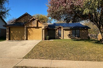 Building Photo - 3313 Sungate Dr