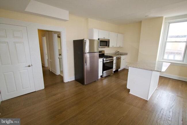 Building Photo - 2743 St Paul St