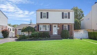 Building Photo - 2282 3rd St