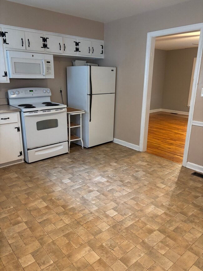 Building Photo - 289 Gunson St