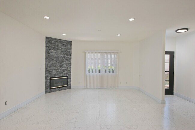 Foto del edificio - 425 W California Ave