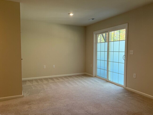 Foto del edificio - Amazing 3 Bedroom Townhome in North East R...