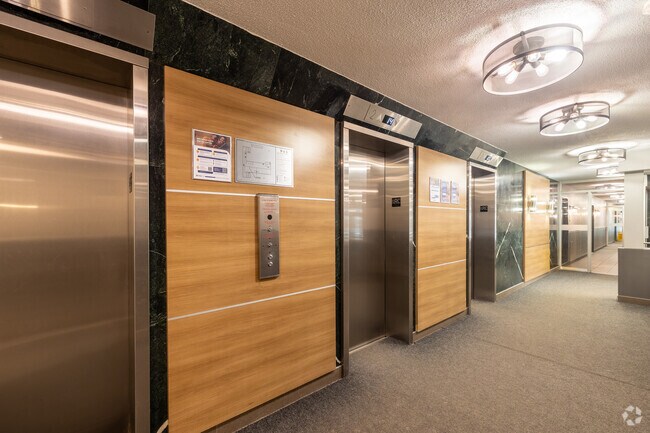 Photo du hall - 5501 Adalbert