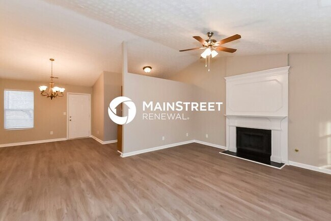 Foto del edificio - 3 Bedroom Pet-Friendly Home in Ellenwood, GA with Main Street Renewal