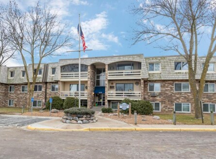 Entrada frontal del edificio - 4371 Wilshire Blvd