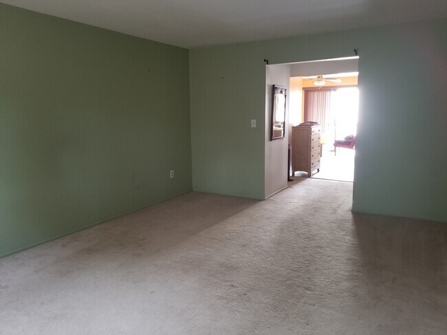 Living Room - 25 College Ave