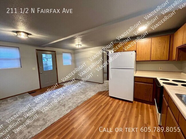 Foto del edificio - Updated 3 Bedroom 1 Bathroom Duplex!