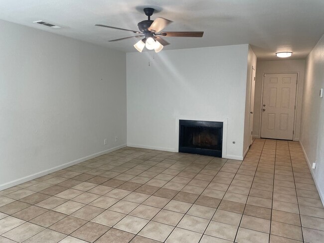 Building Photo - 3208 Nashville Ct