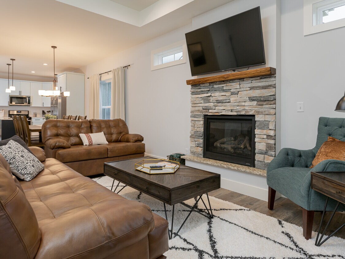 28 Westside Vlg Rd, Fairview, NC 28730 House Rental in Fairview, NC