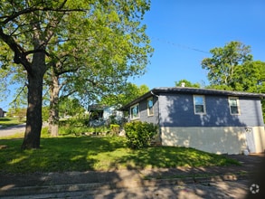 Building Photo - 1901 35th Ave N