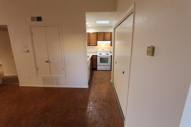 Foto del edificio - 5320 Heritage Way NE