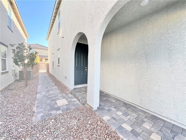 Foto del edificio - 6985 W Ford Ave
