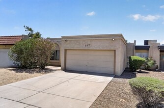 Building Photo - 517 W Duke Dr