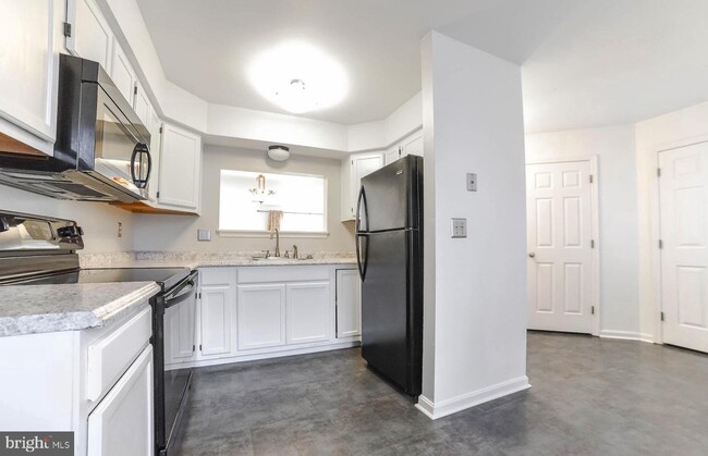 Building Photo - 13204 Clipper Cir