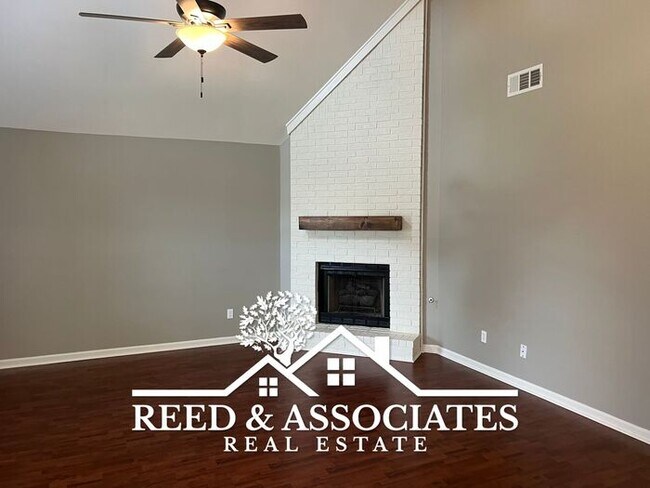 Building Photo - 3 Bedroom Townhome in Bartlett!