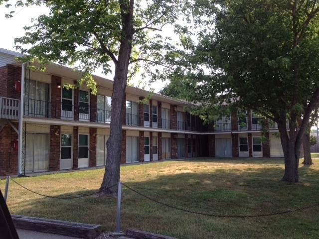 Building Photo - 2200 S Illinois Ave