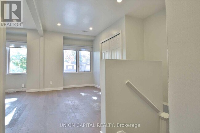 Building Photo - 366 Balliol St