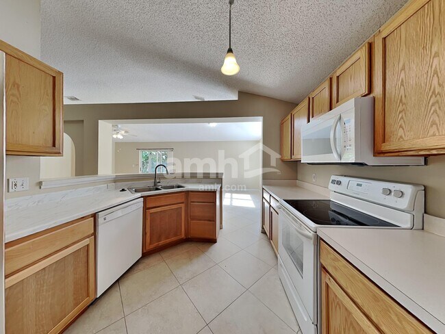 Building Photo - 5276 Mansford Pl