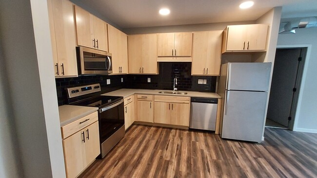 Kingfisher Kitchen - Songhill41- Rent Specials