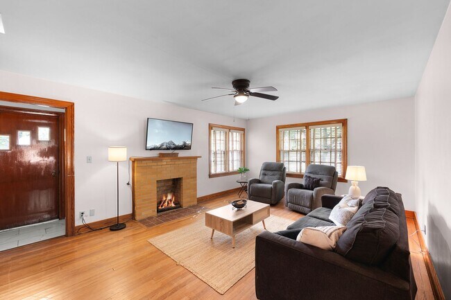 Foto del edificio - 47 Brentwood Dr