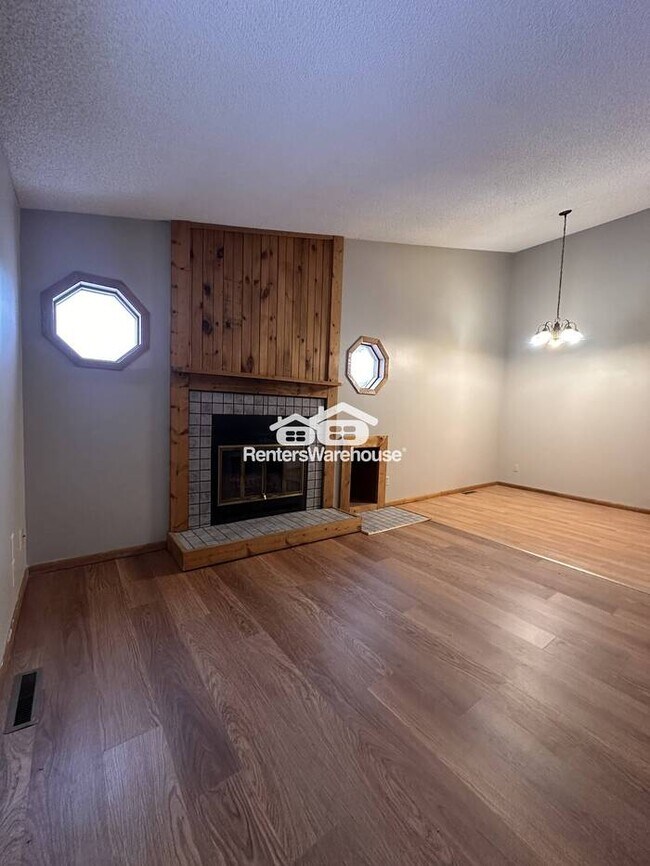 Building Photo - Updated Home in a Prime Location
