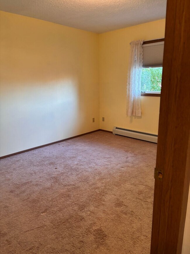 Building Photo - 1505 Shannon Dr NE