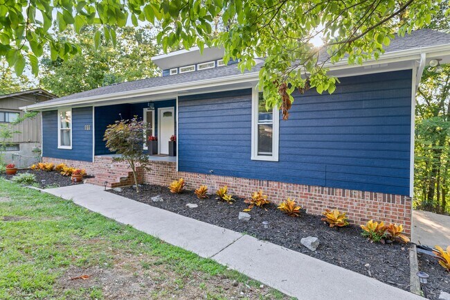 Photo - 555 Benson Dr House